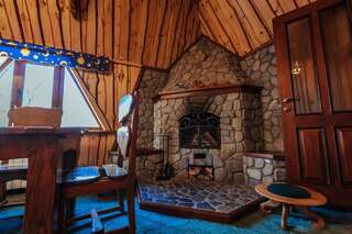 Отель U Yaroslava Hotel Яремче Апартаменты с 3 спальнями и камином.-3