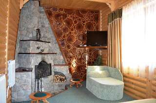 Отель U Yaroslava Hotel Яремче Апартаменты с 2 спальнями и камином-11