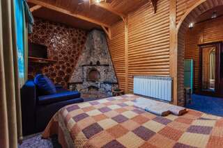 Отель U Yaroslava Hotel Яремче Люкс с камином-2