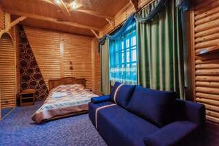Отель U Yaroslava Hotel Яремче Люкс с камином-4