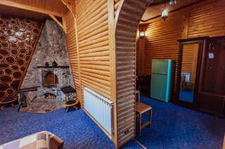 Отель U Yaroslava Hotel Яремче Люкс с камином-7