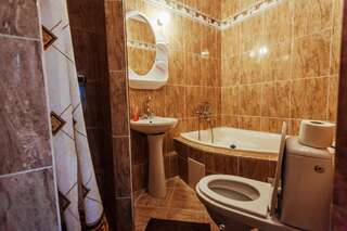 Отель U Yaroslava Hotel Яремче Люкс с камином-10