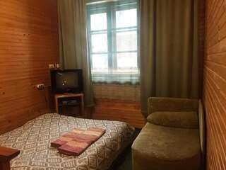 Отель U Yaroslava Hotel Яремче Двухместный номер с 1 кроватью и собственной ванной комнатой-2